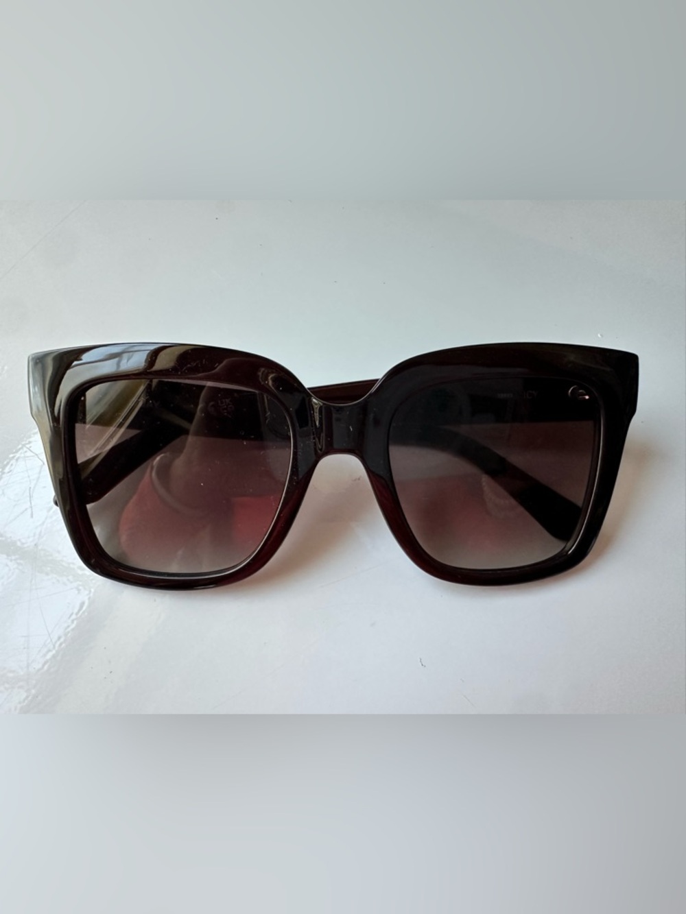 Quay Classic Claret red Sunglasses 75883 ICY gradient lens new in box with cloth